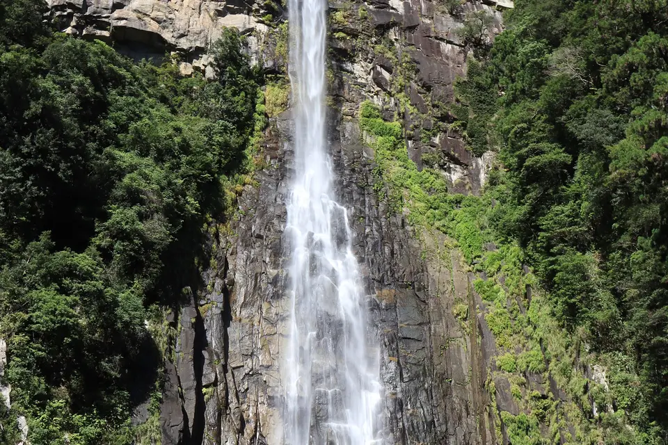 那智の滝の風景