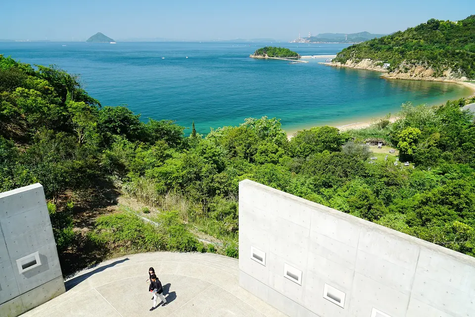 直島と瀬戸内海の風景